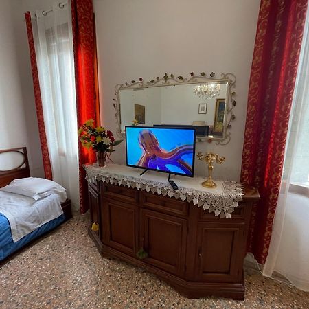 Princess Guest House Canal View เวนิส ภายนอก รูปภาพ