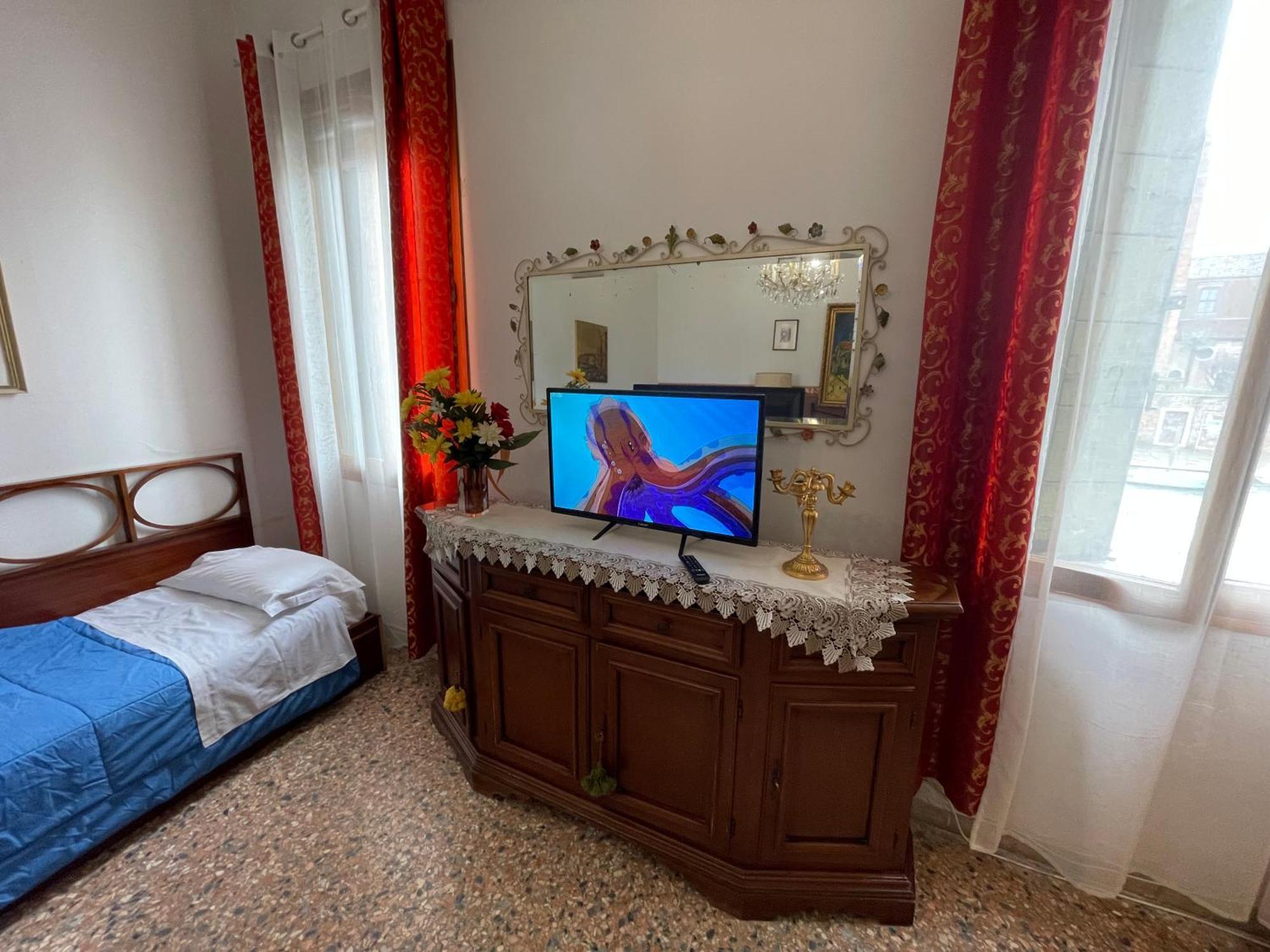Princess Guest House Canal View เวนิส ภายนอก รูปภาพ