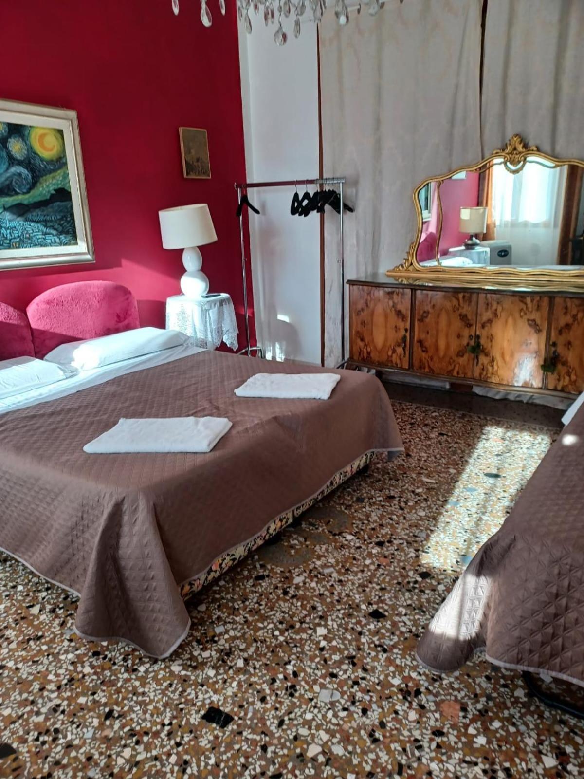 Princess Guest House Canal View เวนิส ภายนอก รูปภาพ